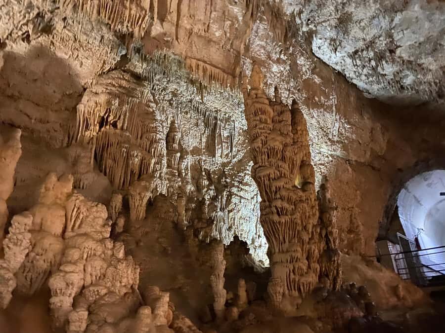 Lebanon: Beirut, Jeita Grotto, Byblos Private Tour and Lunch - Jeita Grotto: limestone caves, plus a boat ride